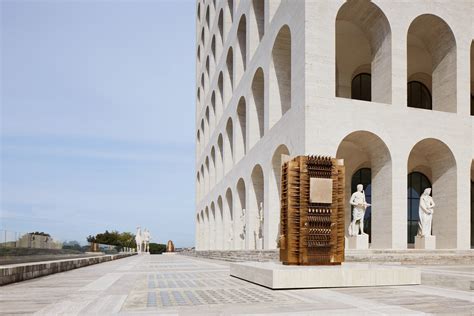 Mostra di Pomodoro al Colosseo Quadrato di Roma